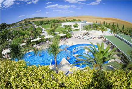 1 Notte in B&B o Mezza Pensione anche con Accesso alla Piscina Esterna o Spa per 2 persone