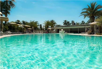 1 Notte in B&B o Mezza Pensione anche con Spa o Piscina Esterna per 2 persone