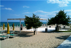 Anche Sabato e Domenica: Accesso al Lido con Ombrellone, Lettino e Canoa anche con Light Lunch per 2 o 3 persone