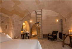 1 Notte nei Sassi in Suite con Vasca Idromassaggio o Vasca in Pietra per 2 persone