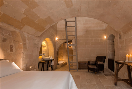 1 Notte nei Sassi in Suite con Vasca Idromassaggio o Vasca in Pietra per 2 persone