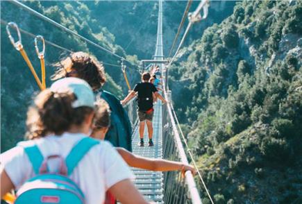 Anche Durante le Festività: Ticket per Escursione sul Ponte Tibetano e Accesso al Museo della Pastorizia con Visita Guidata per 1 persona
