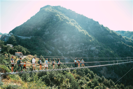 Anche Durante le Festività: Ticket per Escursione sul Ponte Tibetano e Accesso al Museo della Pastorizia con Visita Guidata per 1 persona
