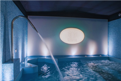 Dal 31 Dicembre al 2 Gennaio: 2 Notti a Capodanno con Cenone con Musica, Pranzo di Capodanno e Percorso Benessere per 1 persona