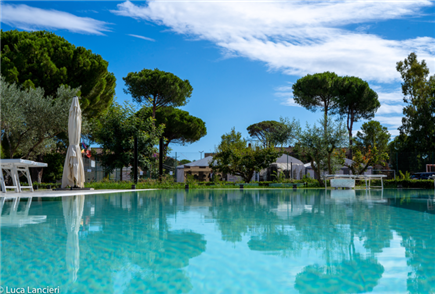 1 Notte in Mezza Pensione con Accesso alla Piscina Esterna per 2 persone